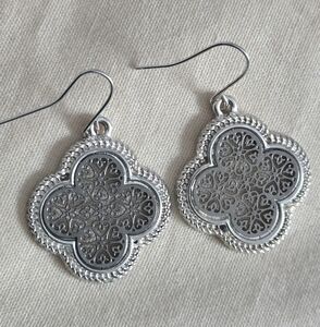 2 Tone Quatrefoil Filigree Clover Earrings